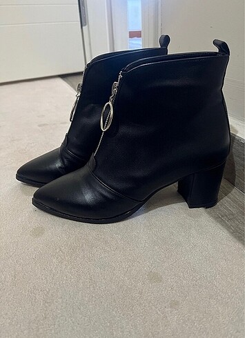 Zara Topuklu bot