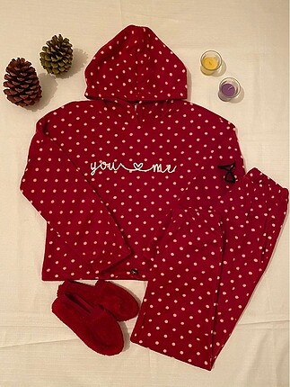 Kırmızı Peluş Pijama Takımı