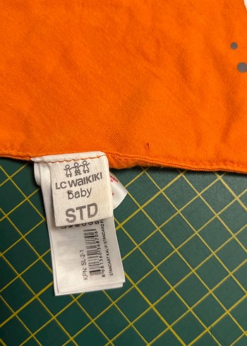 LC Waikiki Turuncu Baskılı Bebek Önlüğü - Görsel 2
