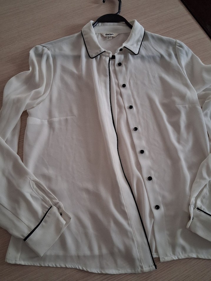 Gri Kenarlı Beyaz Düğmeli Kadın Gömlek - Görsel 3