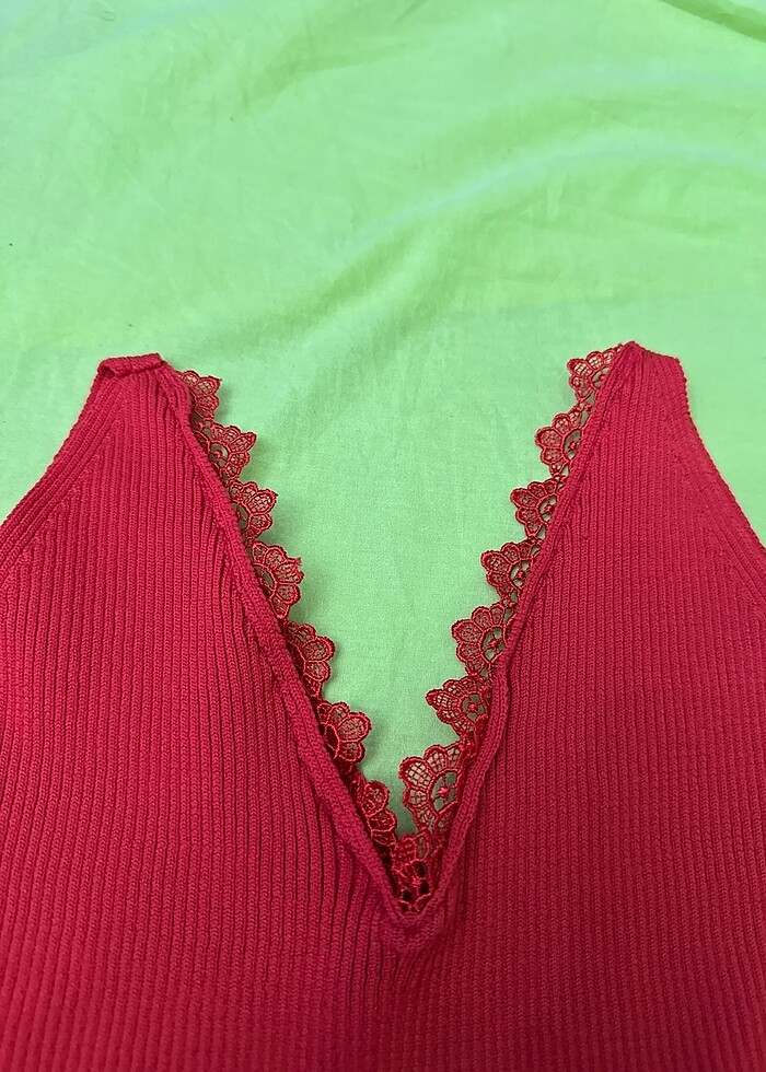 Kırmızı askılı bluz - Görsel 2