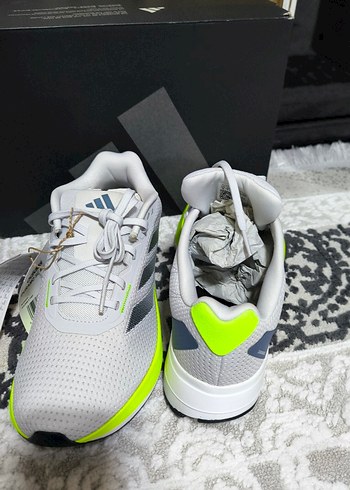Adidas Neon Detayli Kosu Ayakkabisi Hic Kullanilmadi