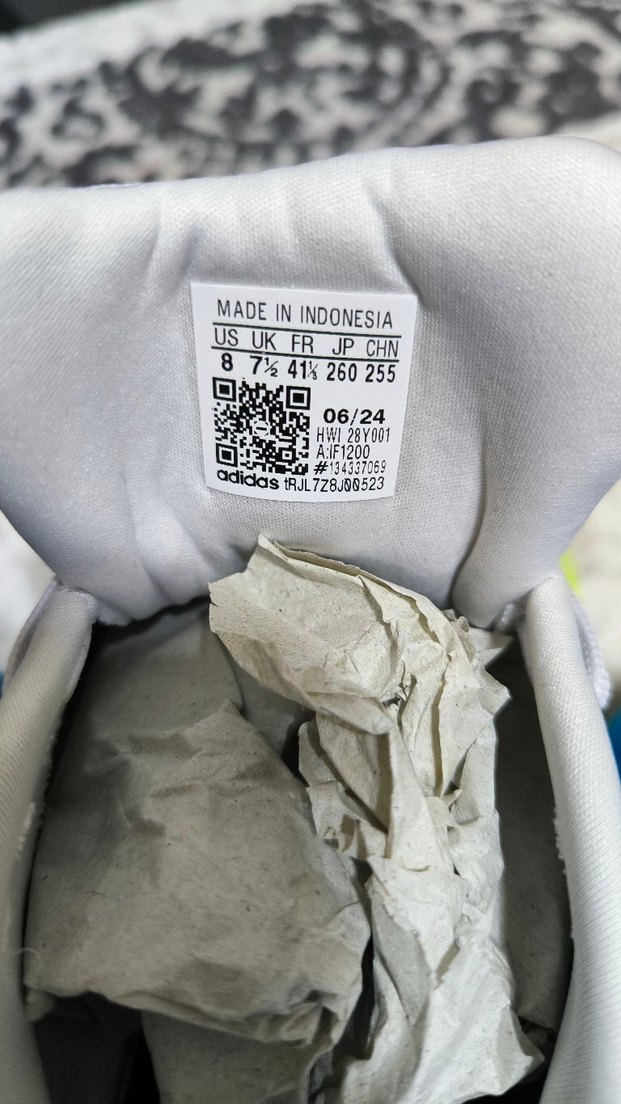 Adidas Neon Detaylı Koşu Ayakkabısı, hiç kullanılmadı — görsel 3/3