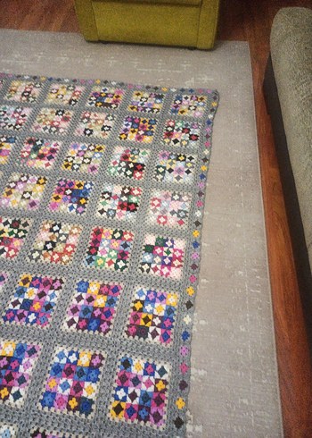 Çok Renkli Desenli Gri Örgü Battaniye - Görsel 6