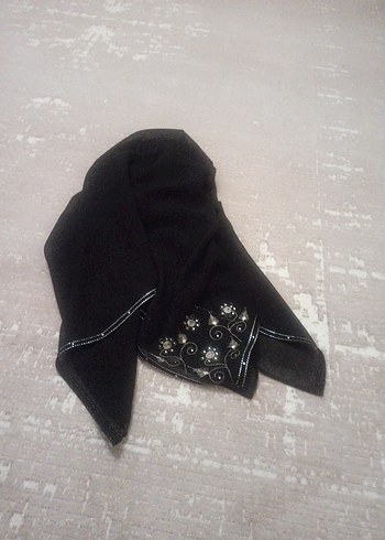 Siyah Payetli Gotik Kadın Fular - Görsel 2