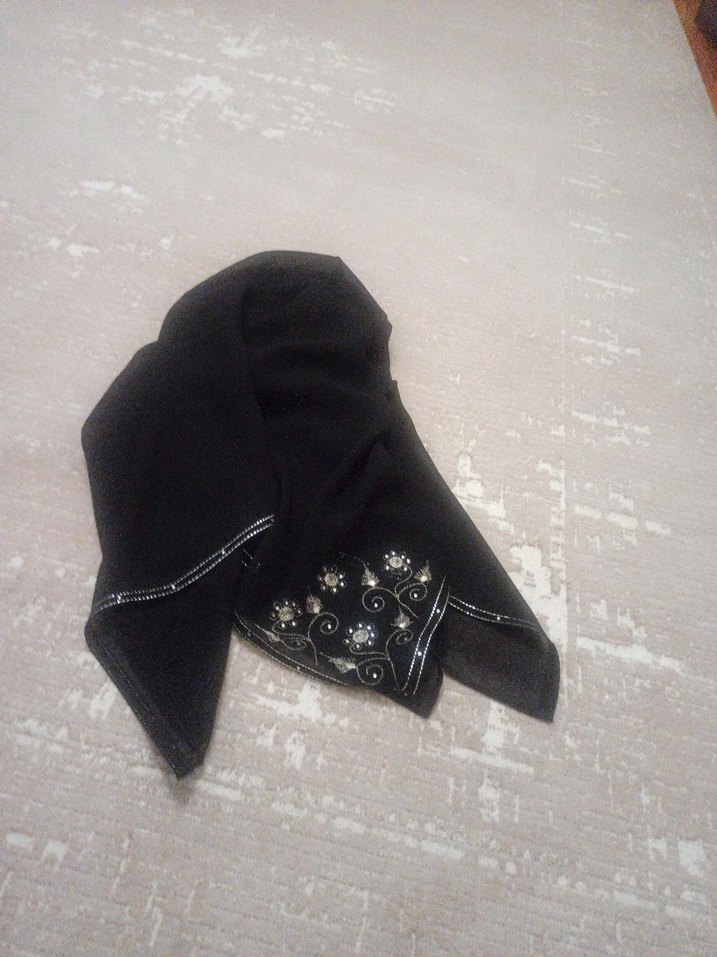 Siyah Payetli Gotik Kadın Fular - Görsel 3