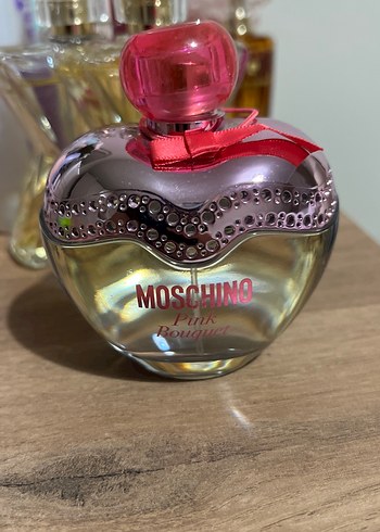 Moschino ürünü