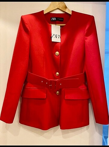 Zara kırmızı blazer çok şık