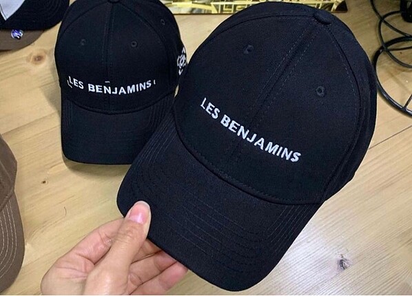 Les Benjamins Şapka