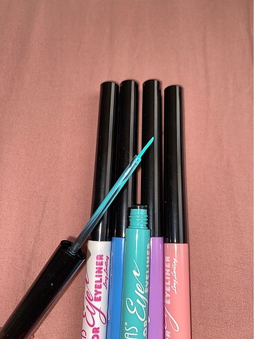 Diğer Renkli eyeliner