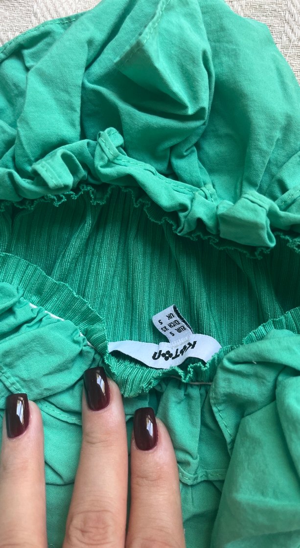 Beyaz ve yeşil madonna yaka Fırfırlı fiyat 2si için geçerlidir - Görsel 2