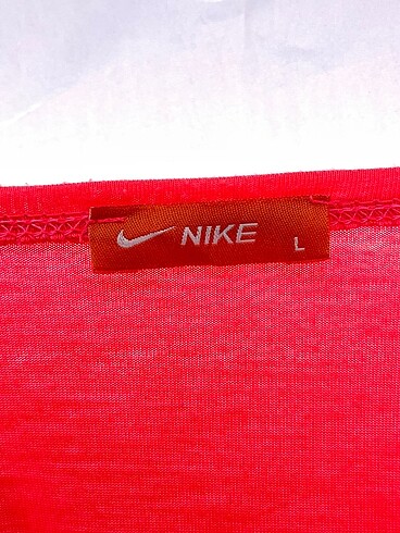 s Beden çeşitli Renk Nike T-shirt %70 İndirimli.