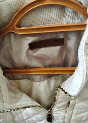 Zara Kadın Beyaz Fermuarlı Kapitone Ceket