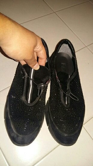 Diğer siyah taşlı ayakkabi 