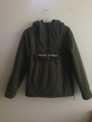 Pull and Bear yağmurluk
