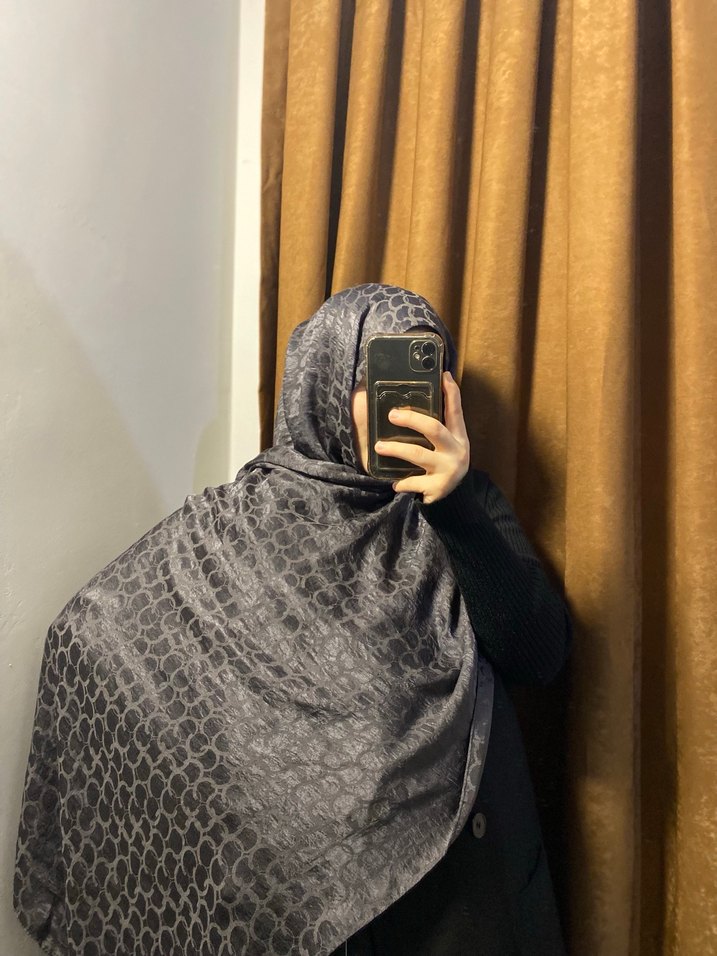 Gri Kadın Drapeli Şal - Görsel 2