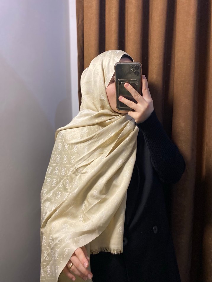 Kadın Beyaz İpek Görünümlü Bohem Şal - Görsel 3