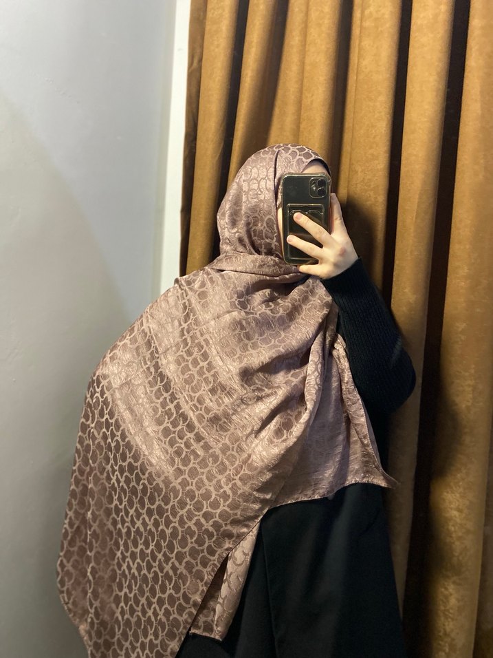 Kahverengi Saten Kadın Şal - Görsel 2