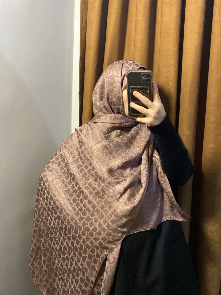 Kahverengi Saten Kadın Şal - Görsel 3