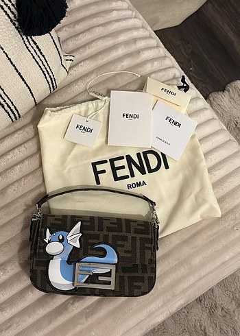 Fendi Monogramli Mini Capraz Canta