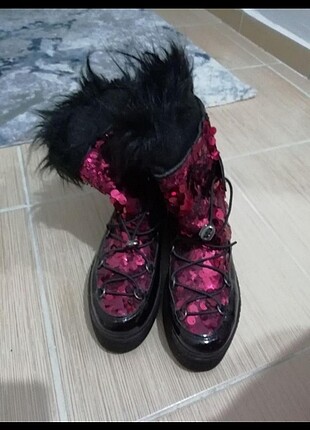 Bordo pullu bot