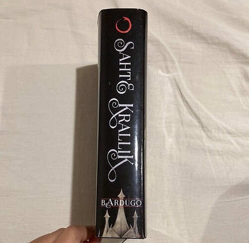  Sahte krallık ciltli leigh bardugo