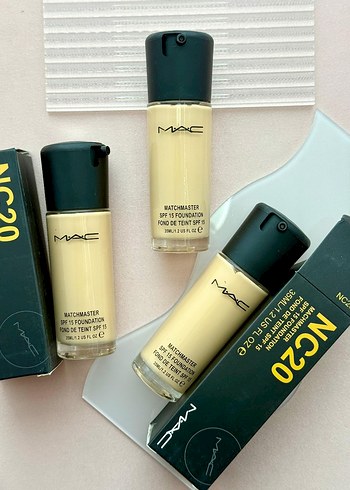 MAC Watchmaster SPF 15 Fondöten NC20