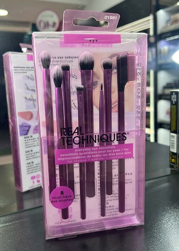Real Techniques 8 Parça Mor Göz Fırçası Seti