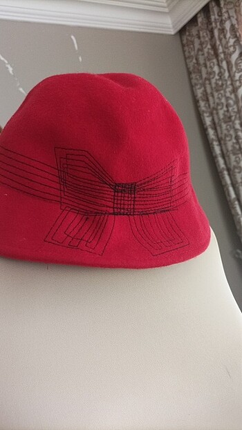 Tasarımcı Kırmızı şapka 