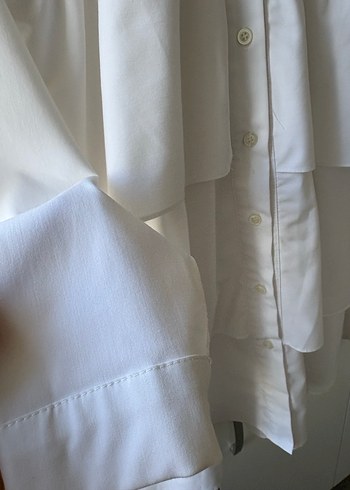 Kadriye Baştürk Fırfırlı Beyaz Uzun Kollu Gömlek - Görsel 5