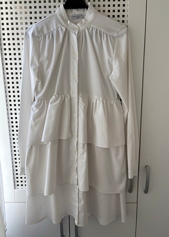 Kadriye Baştürk Fırfırlı Beyaz Uzun Kollu Gömlek - Görsel 4