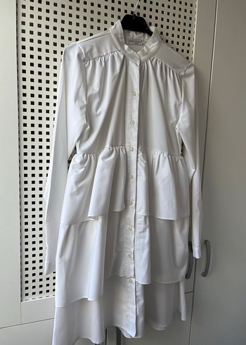 Kadriye Baştürk Fırfırlı Beyaz Uzun Kollu Gömlek - Görsel 3