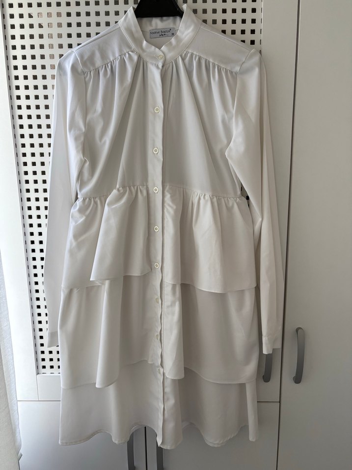 Kadriye Baştürk Fırfırlı Beyaz Uzun Kollu Gömlek - Görsel 4