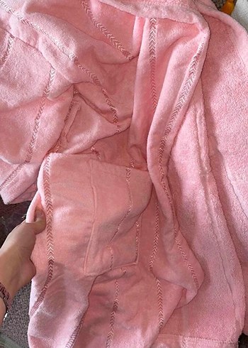 Kapüşonlu Pembe Bornoz - Görsel 2