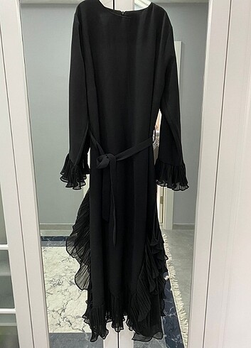 Diğer Altı tül şeklinde fırfırlı çok elbise modeli ????