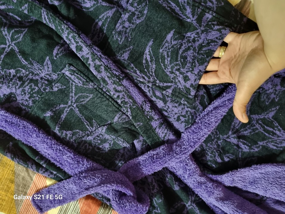 Mor Batik Desenli Kadife Bornoz - Görsel 4