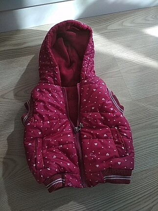 Kız bebek kapüşonlu
