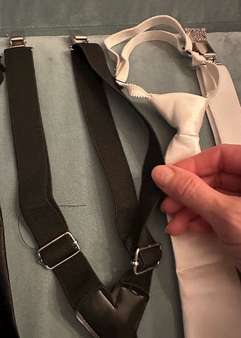 Beyaz ve Siyah Klasik Erkek Askıları ve Kravatlar - Görsel 3