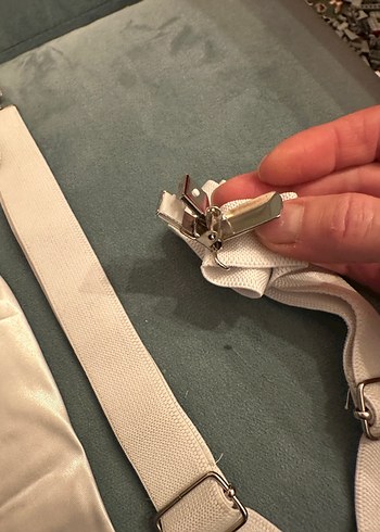 Beyaz ve Siyah Klasik Erkek Askıları ve Kravatlar - Görsel 4