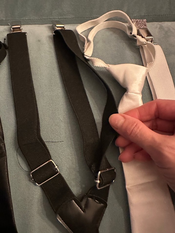 Beyaz ve Siyah Klasik Erkek Askıları ve Kravatlar - Görsel 3