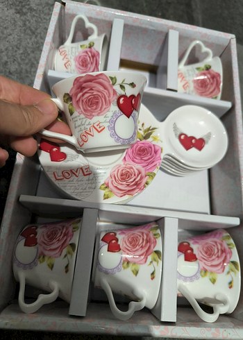 Gül Desenli 6'lı Beyaz Fincan ve Tabak Seti - Görsel 3