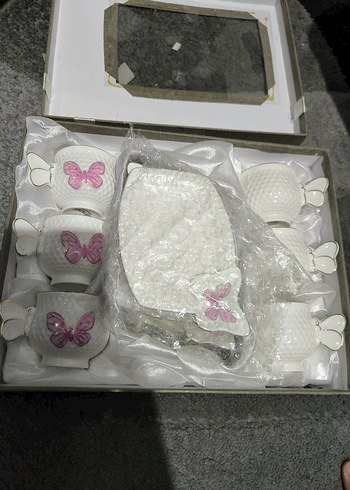 Kelebek Desenli Beyaz Porselen Fincan Takımı - Görsel 3