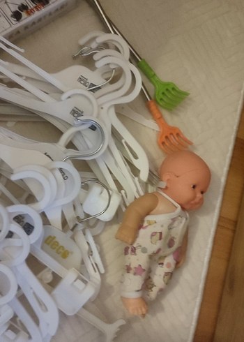 Beden Renk Beyaz Plastik Askılar Seti