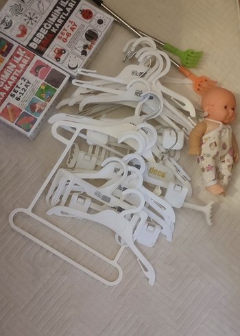 Beyaz Plastik Askılar Seti