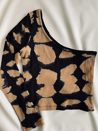 Urban Outfitters Urbanoutfitters batik tek kol body kazak