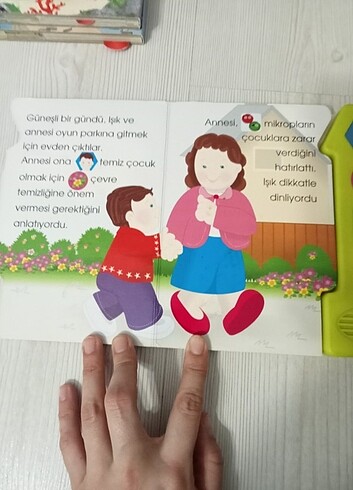 Sesli kitap ışık parkta 