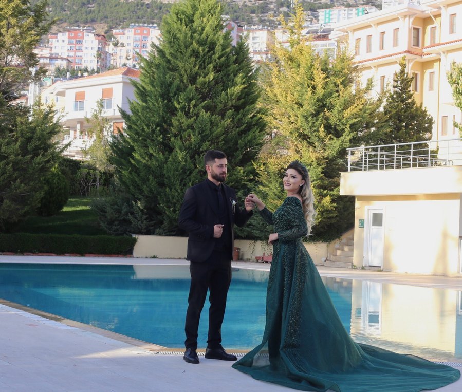 Pul İşlemeli Uzun Kollu Şık Abiye Elbise - Görsel 4