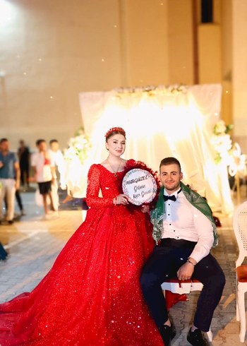 Payet İşlemeli Kırmızı V Yaka Uzun Abiye - Görsel 4