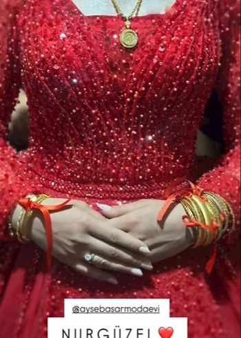 Payet İşlemeli Kırmızı V Yaka Uzun Abiye - Görsel 5