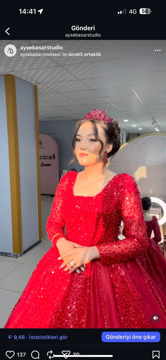 Payet İşlemeli Kırmızı V Yaka Uzun Abiye - Görsel 2